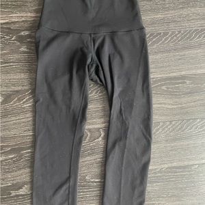Lululemon wunder under high waisted black crop leggings size 6.
